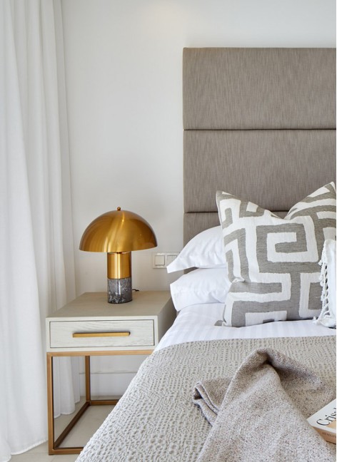 Mesita de Noche Somalia...